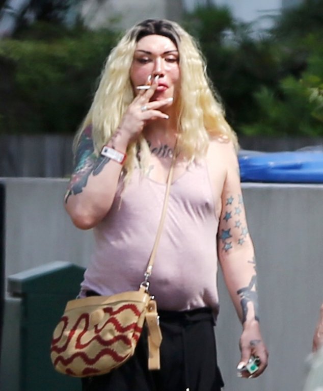 Plastickými operacemi změněný Pete Burns - Obrázek 3 Plastickými operacemi změněný Pete Burns - Obrázek 3