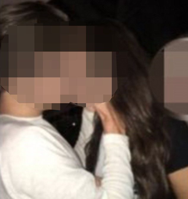 Lidé se zaměřovali na focení svých spolužáků... Lidé se zaměřovali na focení svých spolužáků...