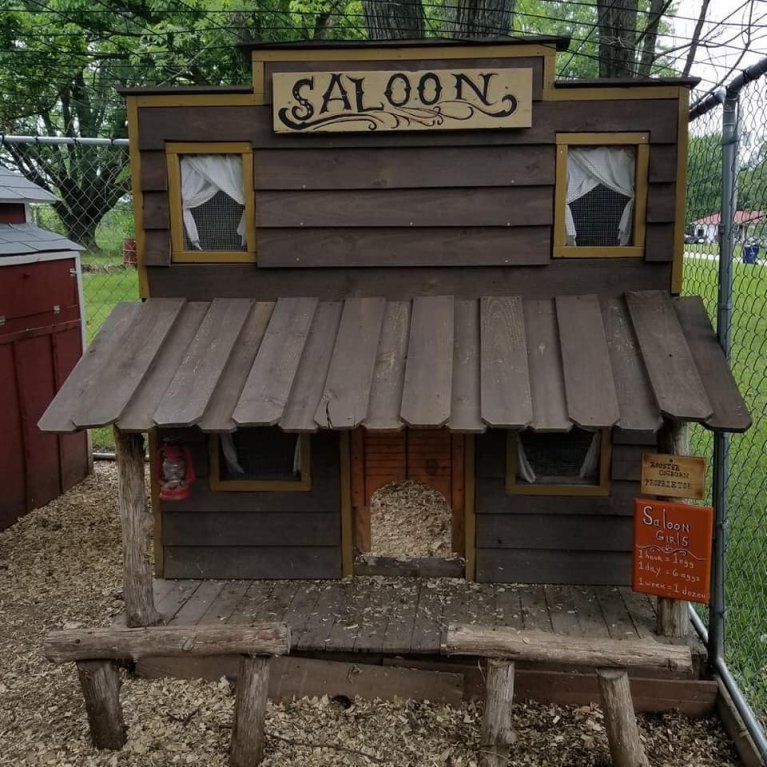 Další vypadá jako westernový salón Další vypadá jako westernový salón