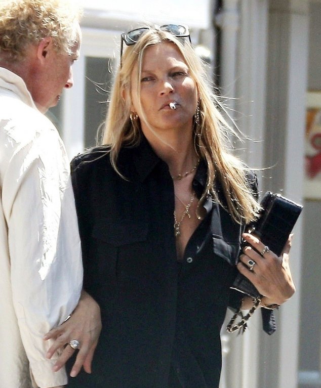 Kate Moss (44) začíná být dost oplácaná Kate Moss (44) začíná být dost oplácaná