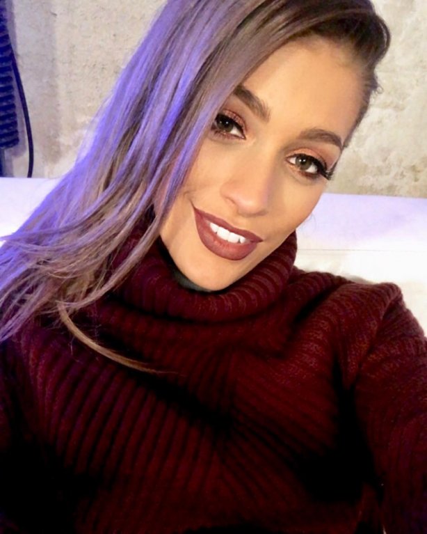 Jasmina je skoro dvakrát tak mladší jak Dara Rolins Jasmina je skoro dvakrát tak mladší jak Dara Rolins