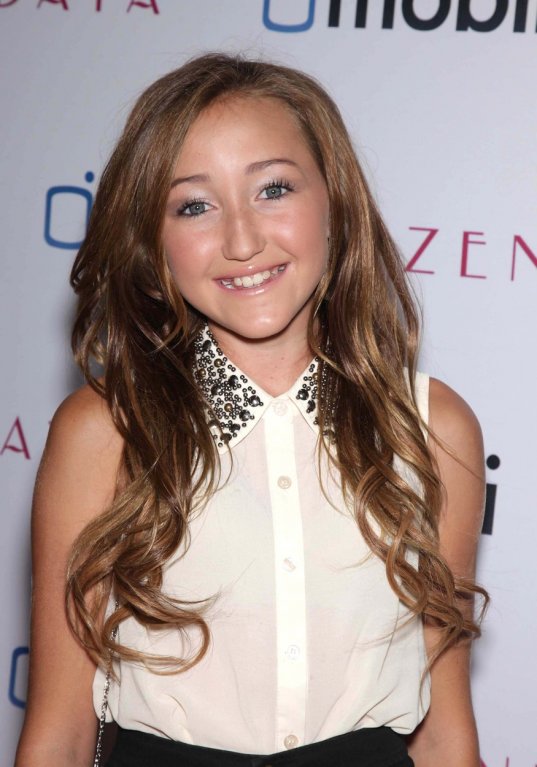Noah Cyrus (21) Noah Cyrus (21)