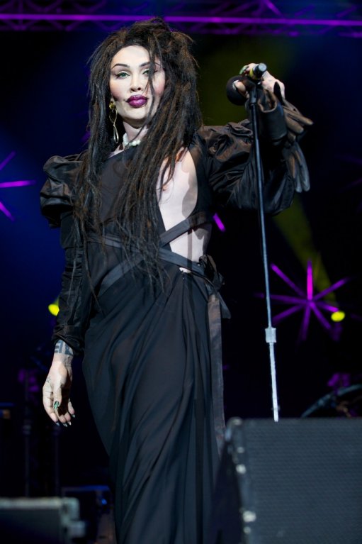 Plastickými operacemi změněný Pete Burns - Obrázek 5 Plastickými operacemi změněný Pete Burns - Obrázek 5