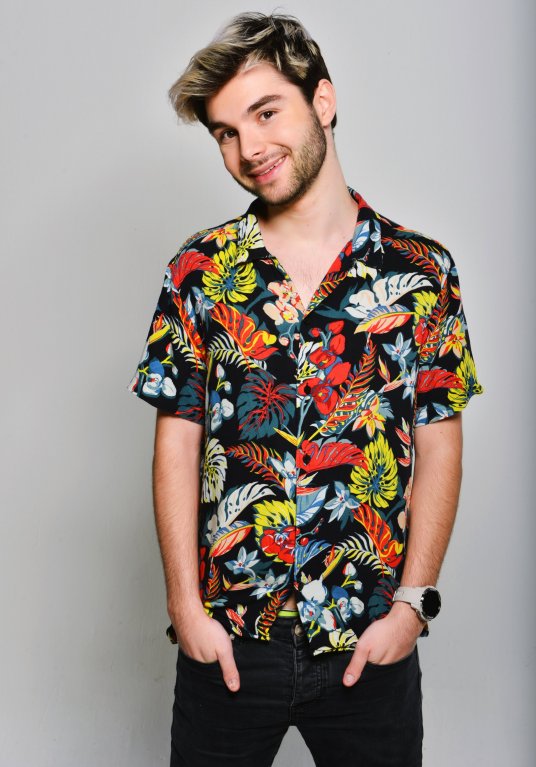 Tiktoker a youtuber Adam Kajumi. Tiktoker a youtuber Adam Kajumi.