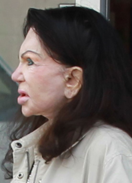 Jackie Stallone (92), i takhle to může dopadnout, když to přeženete s plastikami - Obrázek 6 Jackie Stallone (92), i takhle to může dopadnout, když to přeženete s plastikami - Obrázek 6