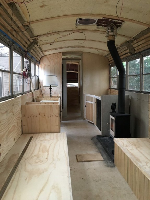 Rekonstrukce autobusu byla náročná, rodině ale i tak ušetřila spoustu peněz Rekonstrukce autobusu byla náročná, rodině ale i tak ušetřila spoustu peněz