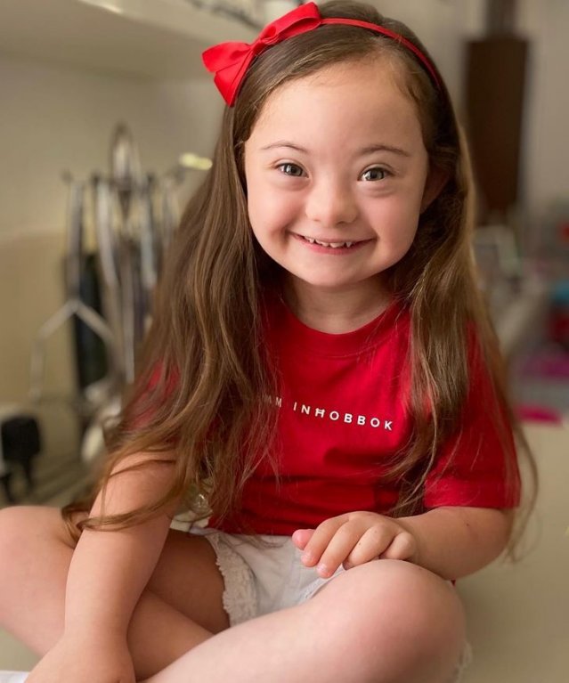 4letá dívka s Downovým syndromem pózuje jako modelka 7 4letá dívka s Downovým syndromem pózuje jako modelka 7