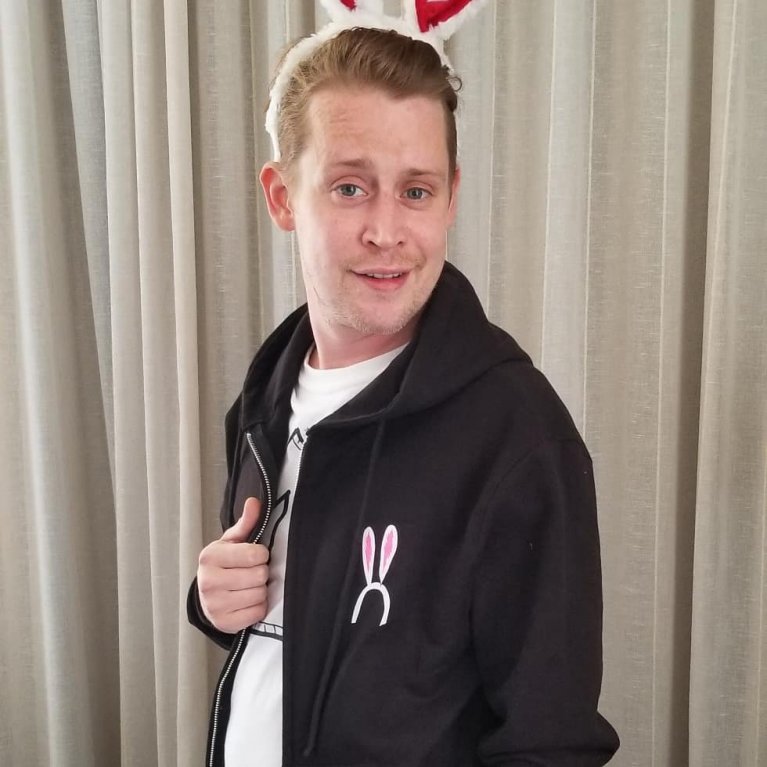 Macaulay Culkin se proměnil v sexy fešáka. 5 Macaulay Culkin se proměnil v sexy fešáka. 5