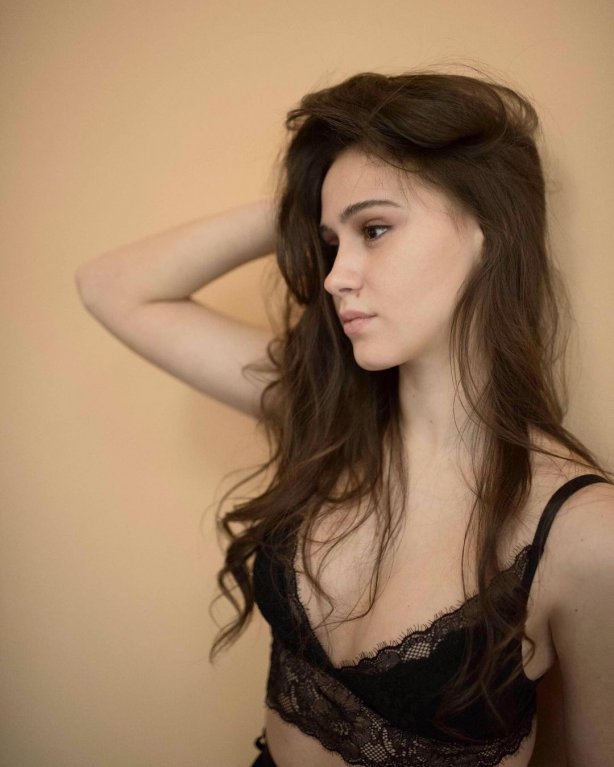 Maria Bakalova (24) Maria Bakalova (24)