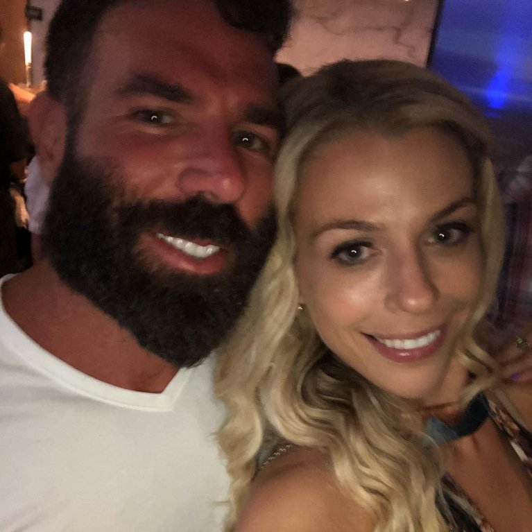 Kaitlyn Isham a Dan Bilzerian. Kaitlyn Isham a Dan Bilzerian.