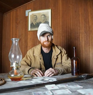 Brent Underwood zkoumá i historii hornické osady Brent Underwood zkoumá i historii hornické osady