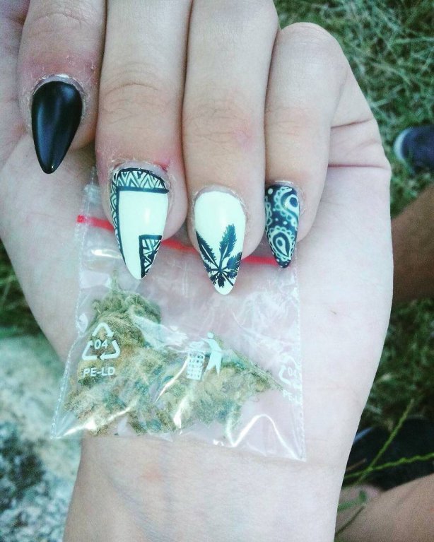 Marihuana na nehtech - Obrázek 8 Marihuana na nehtech - Obrázek 8