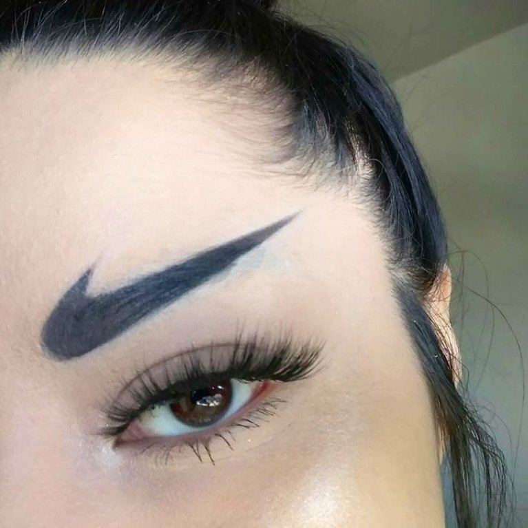 Obočí ve tvaru loga Nike - Obrázek 5 Obočí ve tvaru loga Nike - Obrázek 5
