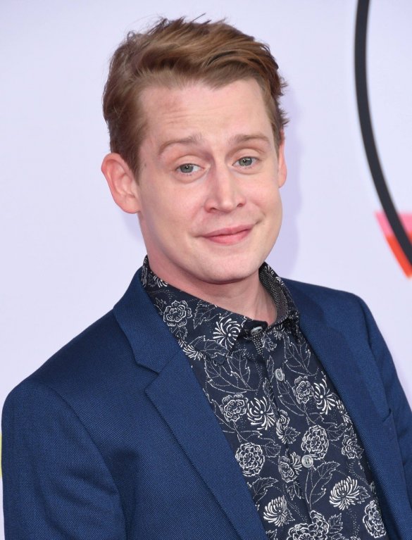 Macaulay Culkin se proměnil v sexy fešáka. 1 Macaulay Culkin se proměnil v sexy fešáka. 1