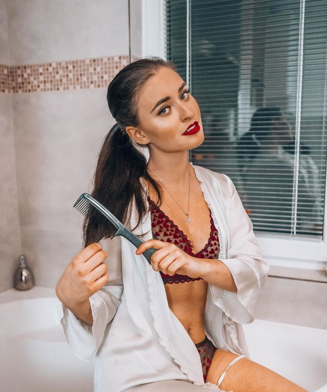 Anna Šulc (20) Anna Šulc (20)