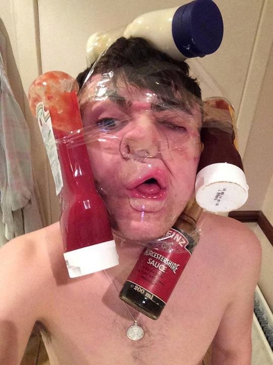 Izolepa selfie dělá z lidí netvory - Obrázek 4 Izolepa selfie dělá z lidí netvory - Obrázek 4