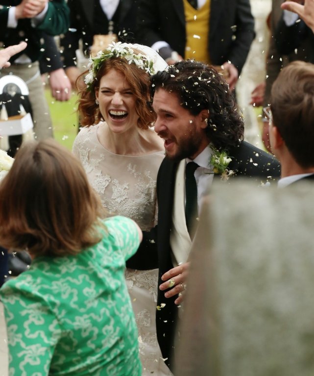 Kit Harrington a Rose Leslie slaví příchod prvního potomka Kit Harrington a Rose Leslie slaví příchod prvního potomka