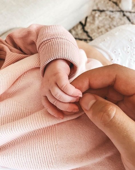 S manželem Vilémem Fraňkem přivítala youtuberka na světě holčičku. S manželem Vilémem Fraňkem přivítala youtuberka na světě holčičku.