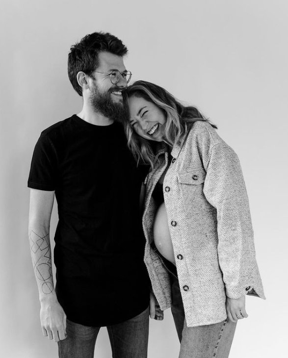 Youtuberka Nicole Ehrenbergerová se snoubencem Pierem Šesták. Youtuberka Nicole Ehrenbergerová se snoubencem Pierem Šesták.