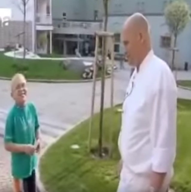 Legendární scénka, z které ho ho všichni známe. Legendární scénka, z které ho ho všichni známe.