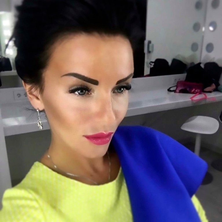 Julia Volkova propadla plastikám. Julia Volkova propadla plastikám.