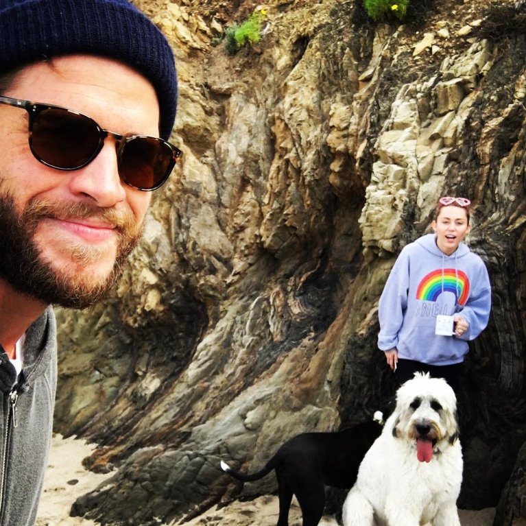 Liam s Miley chodí už nějaký ten pátek Liam s Miley chodí už nějaký ten pátek