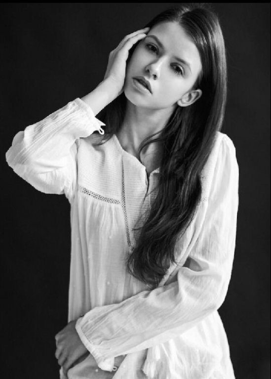 Dominika Branišová je modelkou a manažerkou v pražském klubu. Dominika Branišová je modelkou a manažerkou v pražském klubu.