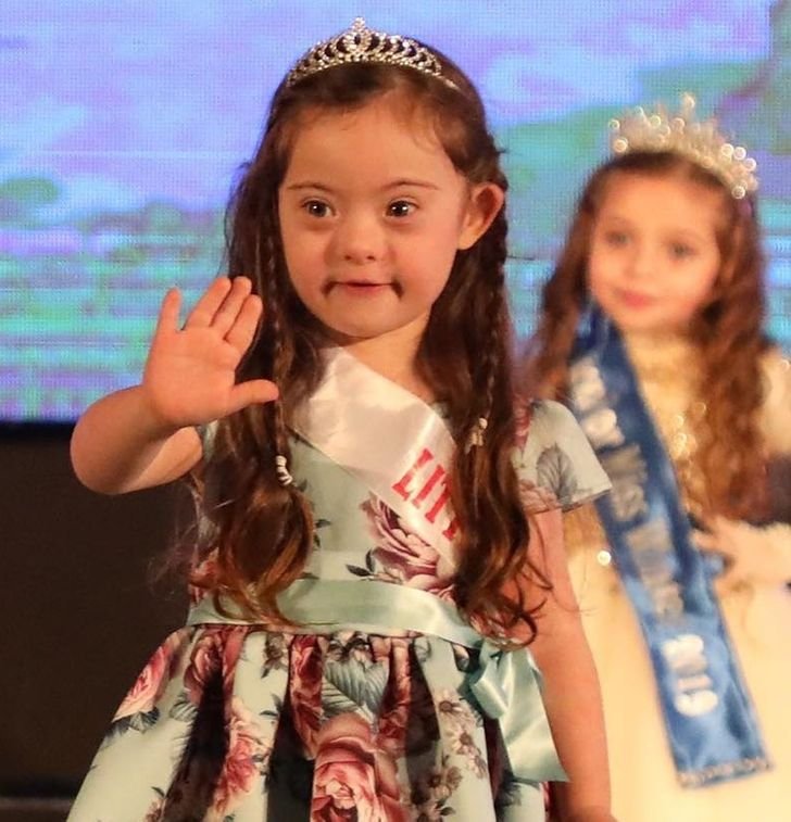 4letá dívka s Downovým syndromem pózuje jako modelka 6 4letá dívka s Downovým syndromem pózuje jako modelka 6