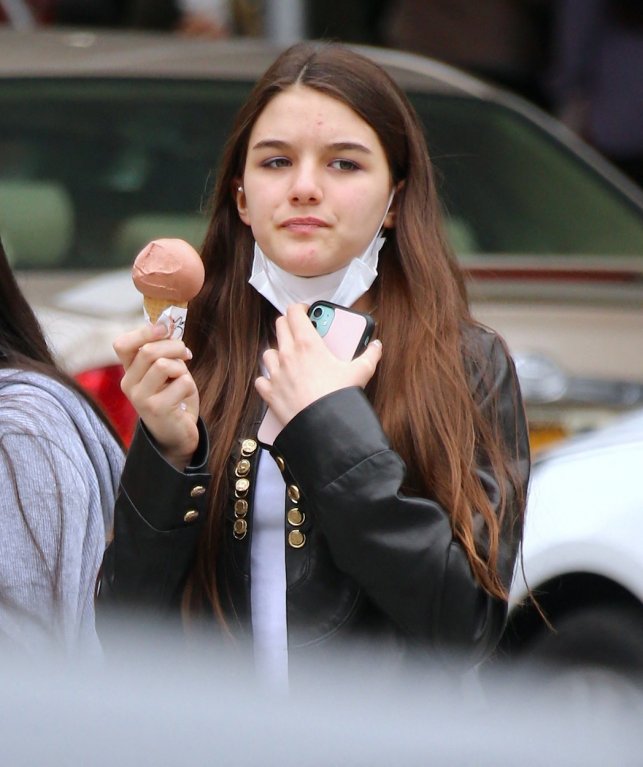 Suri Cruise (15) Suri Cruise (15)