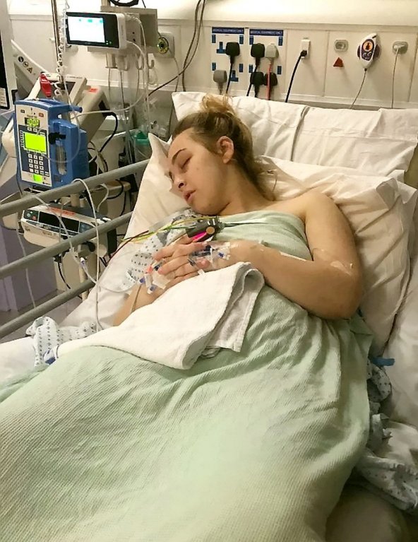 Dívka v umělém spánku porodila 2 Dívka v umělém spánku porodila 2