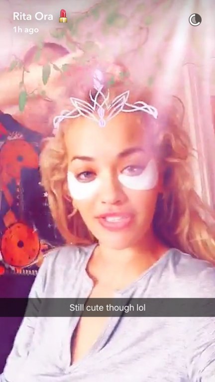 Stačí správný filtr a Rita Ora je stejně roztomilá i s obklady. Stačí správný filtr a Rita Ora je stejně roztomilá i s obklady.