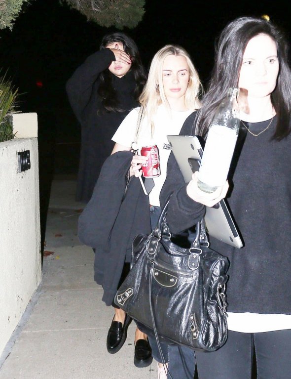 Selena Gomez po odchodu z léčebny. Selena Gomez po odchodu z léčebny.