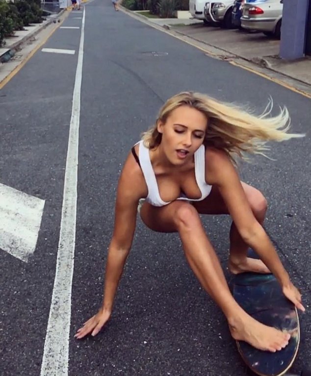 Ellie-Jean Coffey a Holly-Daze Coffey Ellie-Jean Coffey a Holly-Daze Coffey