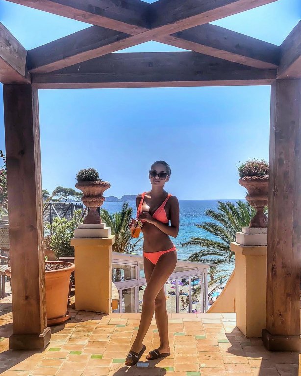 Sexy Týnuš Třešničková ukázala melouny 7 Sexy Týnuš Třešničková ukázala melouny 7