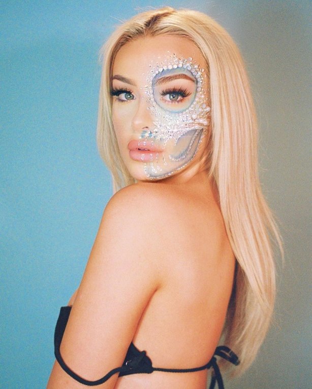 Tana Mongreau (22) Tana Mongreau (22)