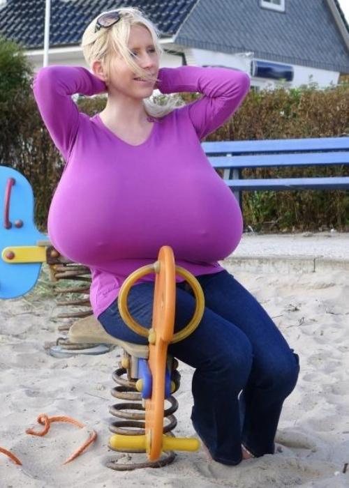 Co si asi od této velikosti slečna slibuje? Co si asi od této velikosti slečna slibuje?