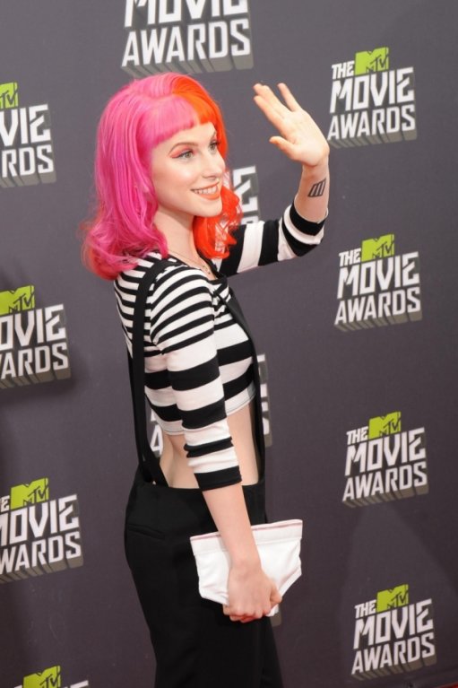 Hayley Williams je zpěvačka skupiny skupiny Paramore Hayley Williams je zpěvačka skupiny skupiny Paramore
