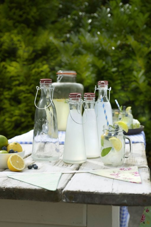 Lahev s klipsnovým víčkem, 1 litr, Kilner, 215 Kč Lahev s klipsnovým víčkem, 1 litr, Kilner, 215 Kč