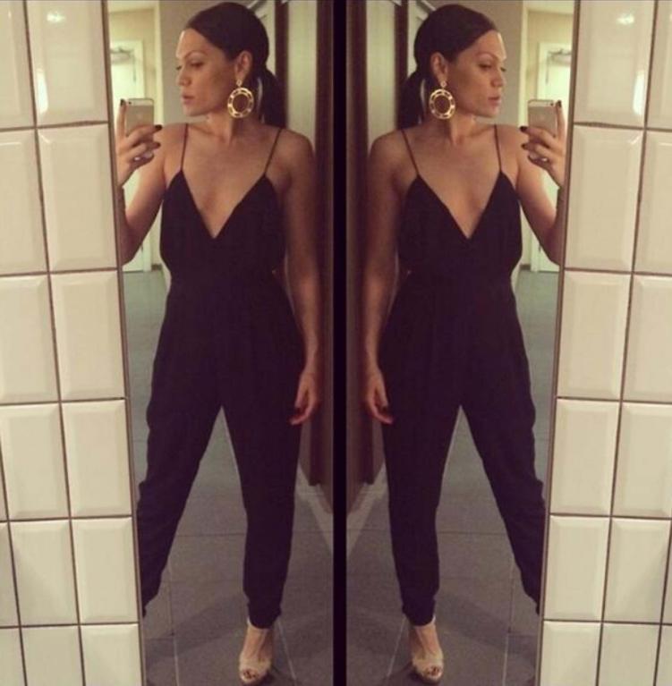 Jessie J ve své koupelně Jessie J ve své koupelně