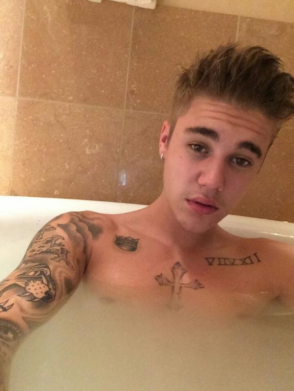 A samozřejmě nesmí chybět kdo? Ano, Justin Bieber! A samozřejmě nesmí chybět kdo? Ano, Justin Bieber!