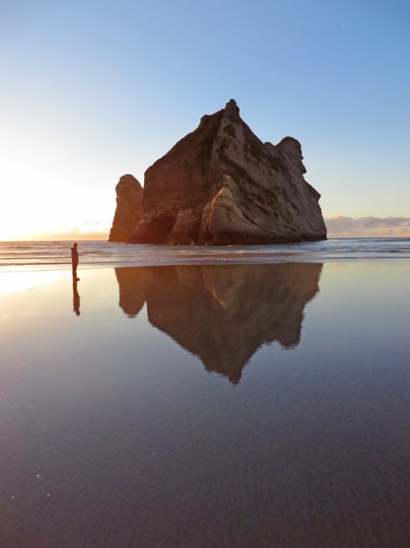 Wharariki Beach, Nový Zéland Wharariki Beach, Nový Zéland
