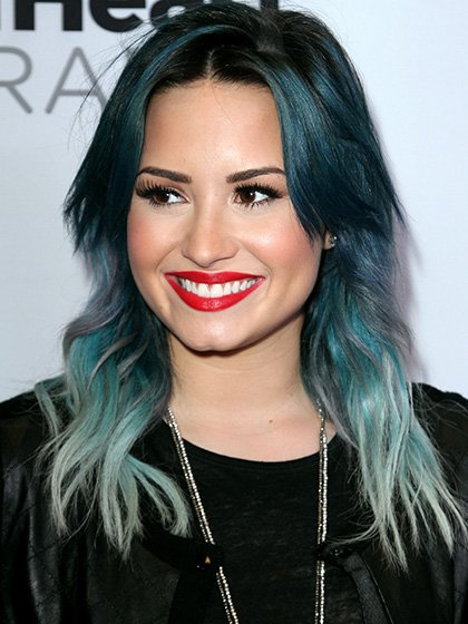 Demi Lovato se nebojí výrazným obočím podtrhnout atraktivní vzhled své tváře. Demi Lovato se nebojí výrazným obočím podtrhnout atraktivní vzhled své tváře.