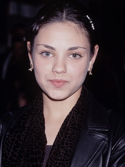 Když byla Mila Kunis ještě pulec, dávala přednost hranatě zastřiženému obočí. Když byla Mila Kunis ještě pulec, dávala přednost hranatě zastřiženému obočí.