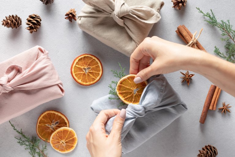 Nebo použijte japonskou techniku furoshiki Nebo použijte japonskou techniku furoshiki