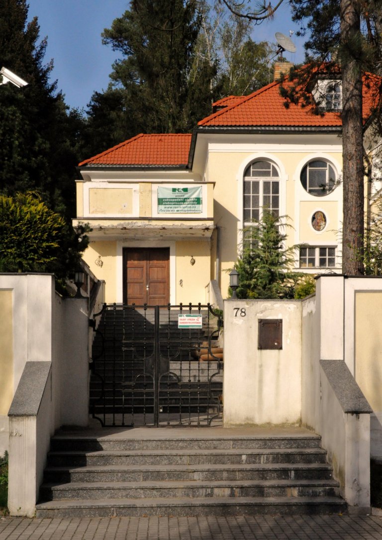 Vila v Jevanech má podivný osud Vila v Jevanech má podivný osud