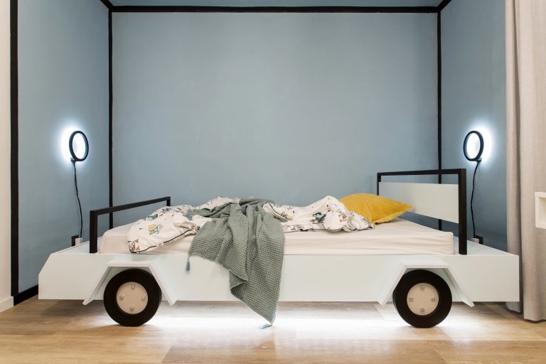 Postel připomíná auto Postel připomíná auto