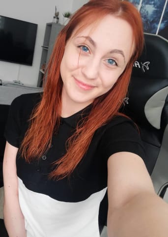 Youtuberka Natálie Tolarová. Youtuberka Natálie Tolarová.