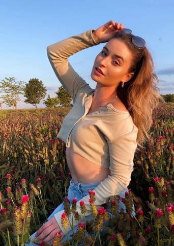 Youtuberka Anna Šulc. Youtuberka Anna Šulc.